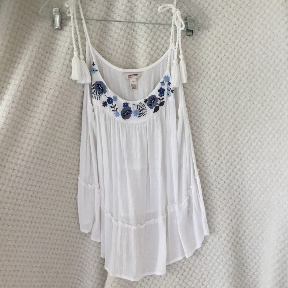 Arizona Jeans Co. XL faux tassel top. LIKE NEW!